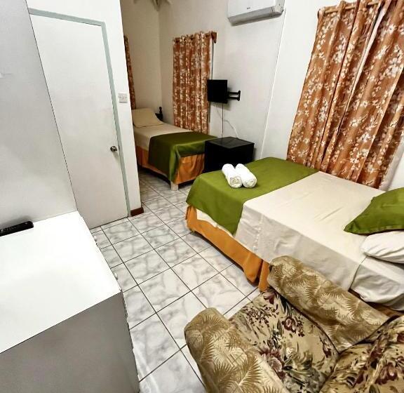 豪华房间, E.w.b. Properties