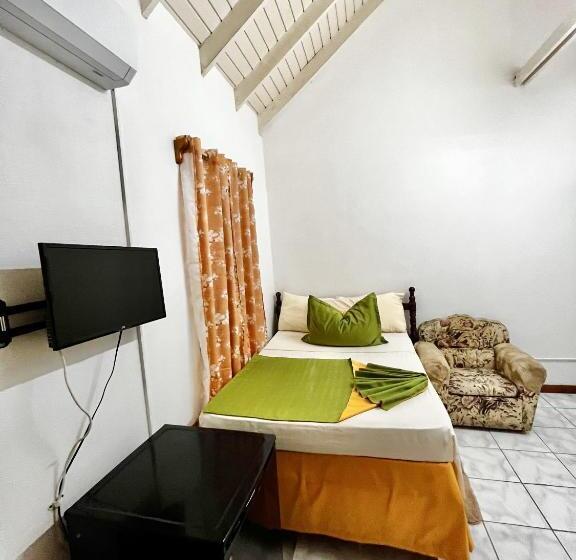 豪华房间, E.w.b. Properties