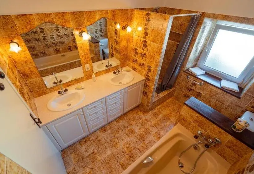 اتاق لوکس, Relais Saint Jacques