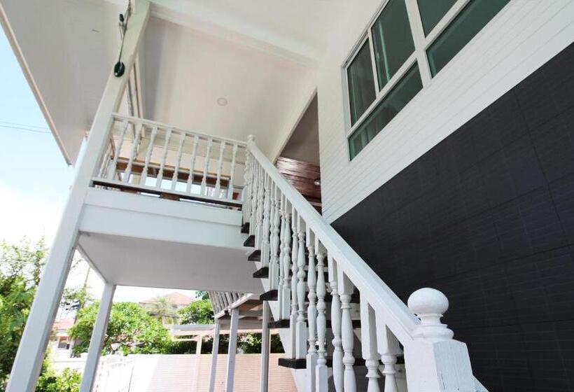Номер Стандарт, Room In Guest Room   Baan Khunphiphit Homestay