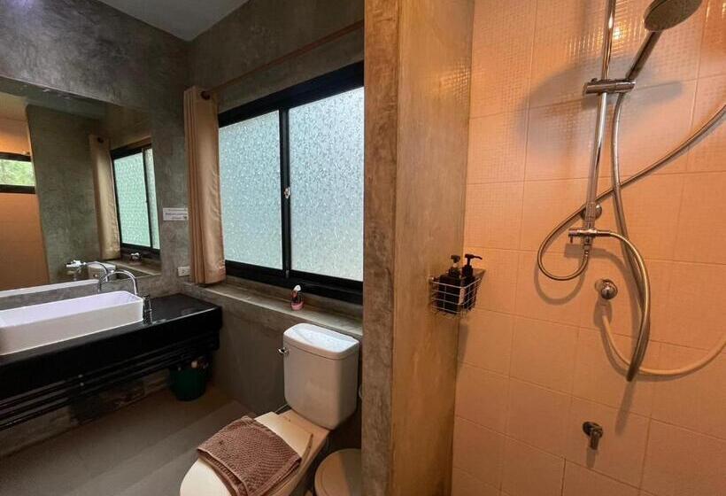 غرفة قياسية سرير كينج, Suptara Resort