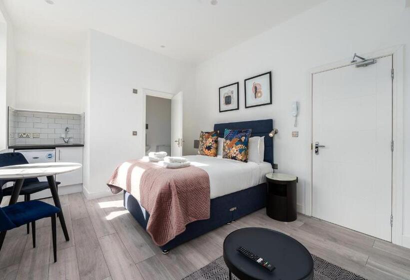 Студия Стандарт, Richmond By Capital