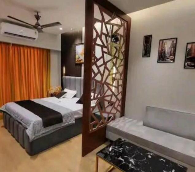 חדר סטודיו סטנדרד, The Heaven Studios