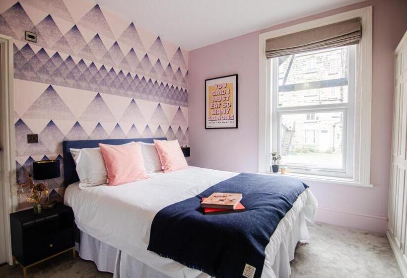 סטודיו דלוקס, The Marmot