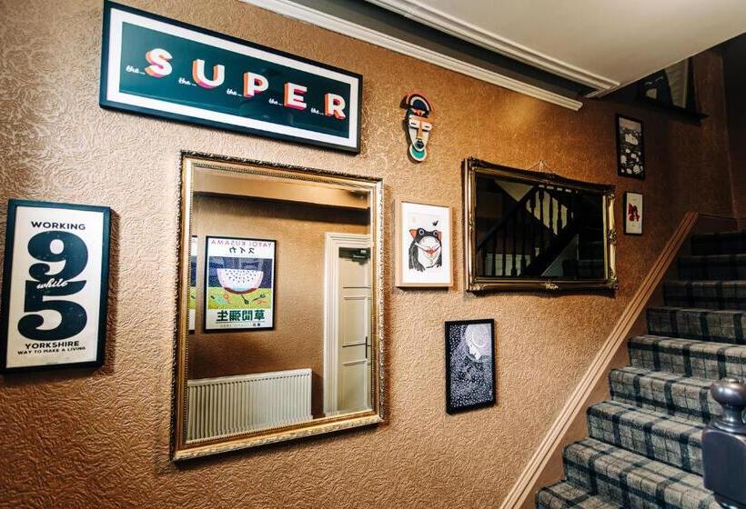 סטודיו סופריור, The Marmot