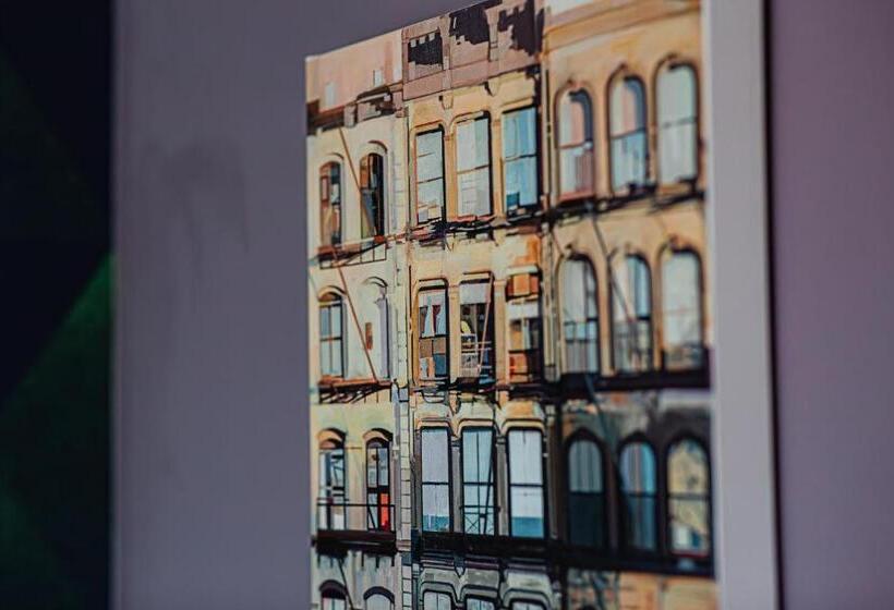 סטודיו סופריור, The Marmot