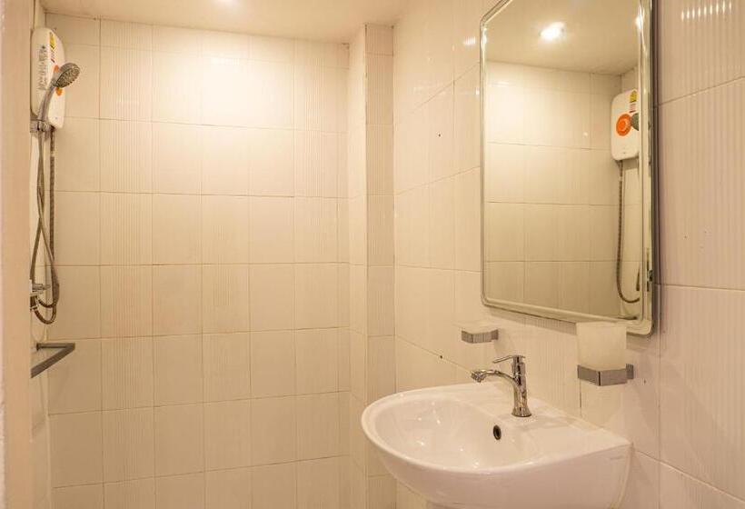 חדר דלוקס, The White Rabbit Hostel