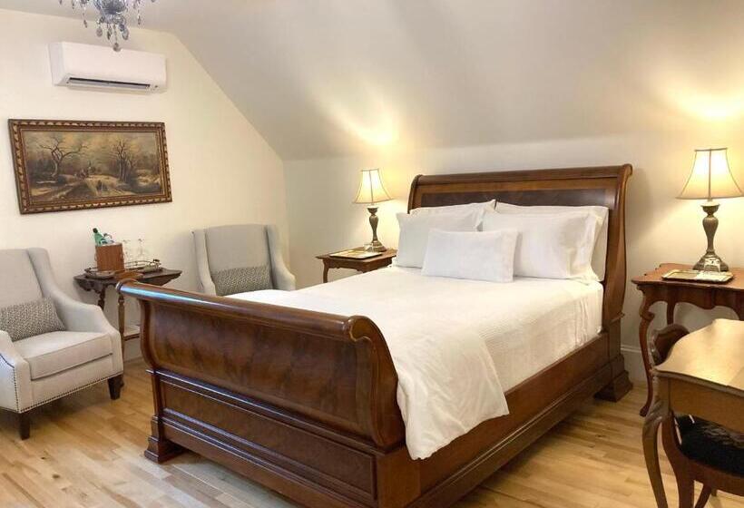 غرفة قياسية مزوَّدة بجاكوزي, The Red House Fredericton