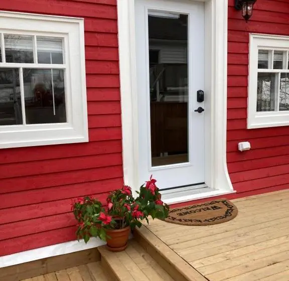 Standard-studio Parveke, The Red House Fredericton