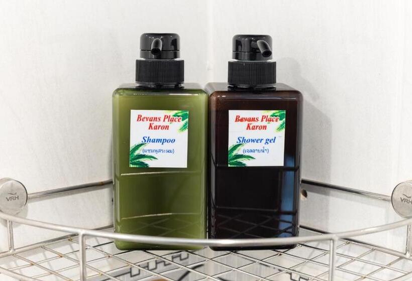 غرفة عائلية, Bevans Place Karon