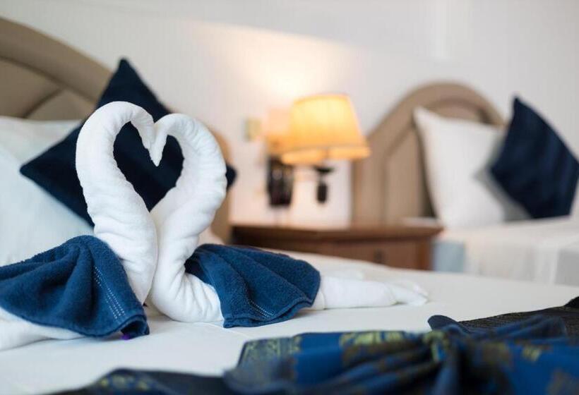 غرفة عائلية, Bevans Place Karon