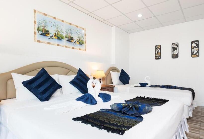 غرفة عائلية, Bevans Place Karon