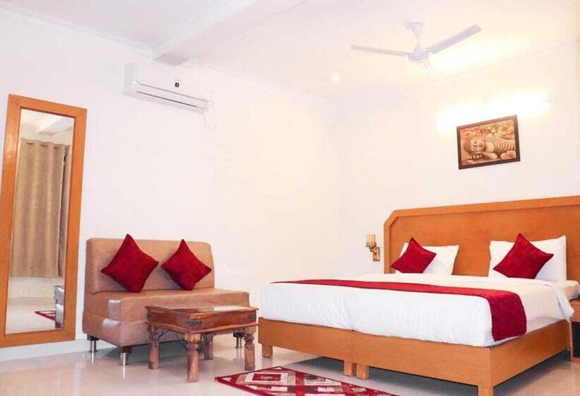 Трехместный Номер Классика, Collection O 81374 Priyanka Resort