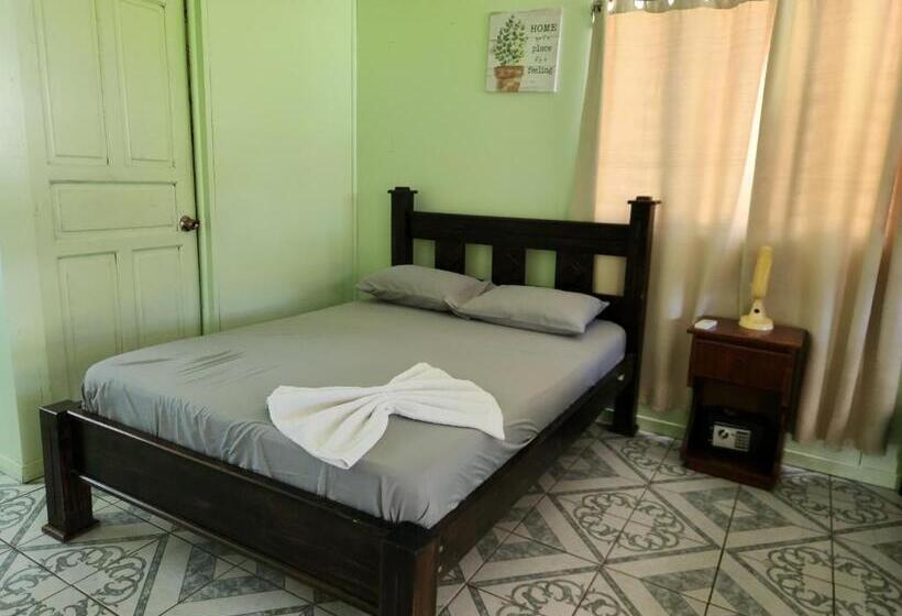 اتاق کلاسیک چهارنفره, Family