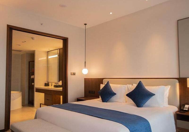 Suite with lake view, Golden Tulip Xuzhou Huaihai