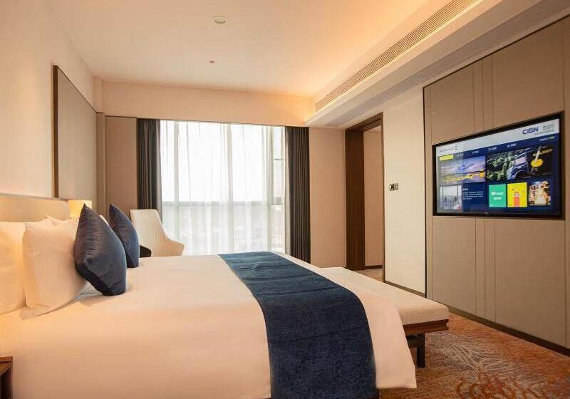 Suite with lake view, Golden Tulip Xuzhou Huaihai