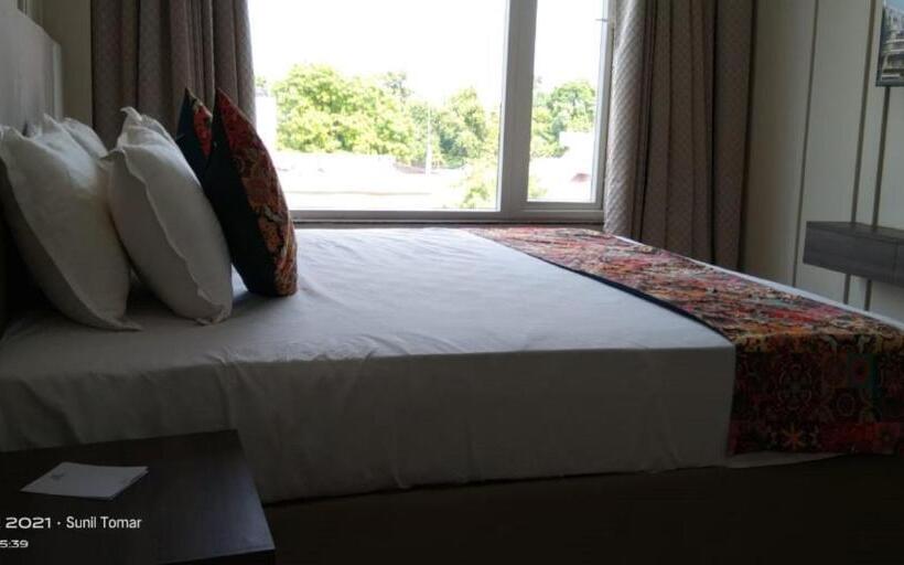 غرفة قياسية, Hhw Buddha Lineage