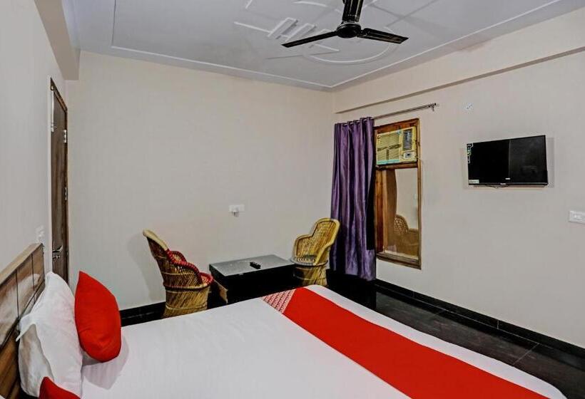 Classic Kolmen Hengen Huone, Oyo Flagship Noida