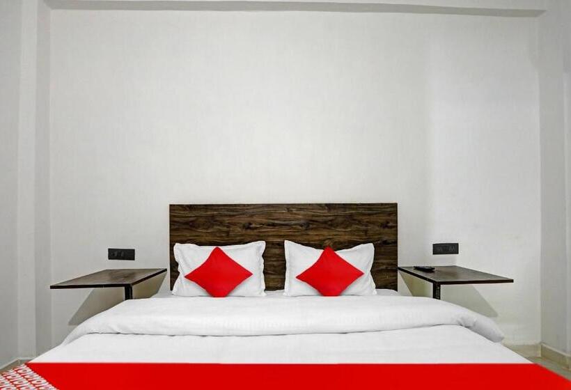 חדר קלאסי לשלושה, Oyo Flagship Palacio Inn