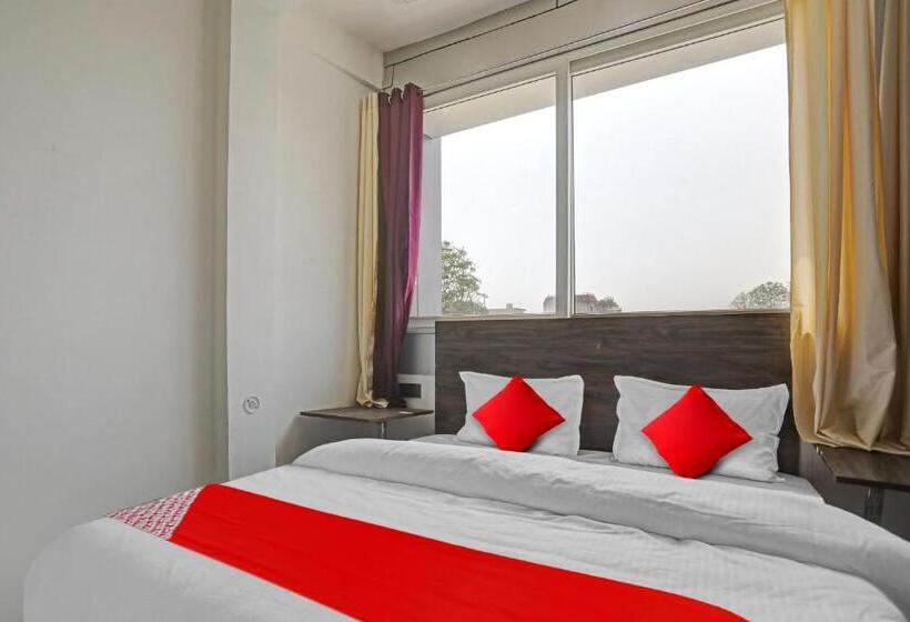 חדר קלאסי לשלושה, Oyo Flagship Palacio Inn