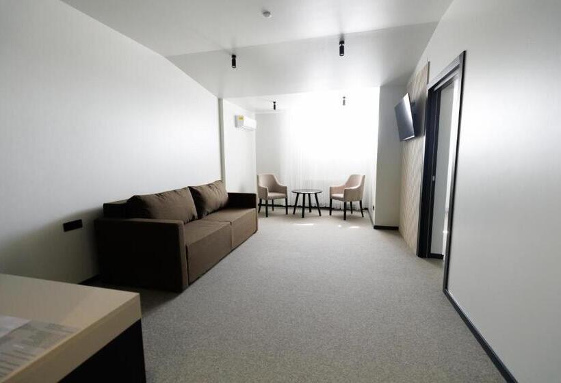 חדר משפחתי, Villa Grey