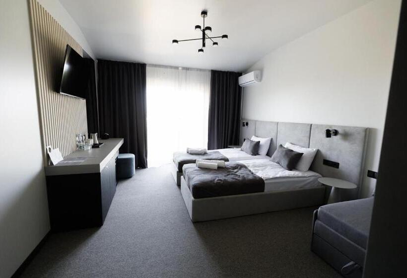 标准三人间, Villa Grey