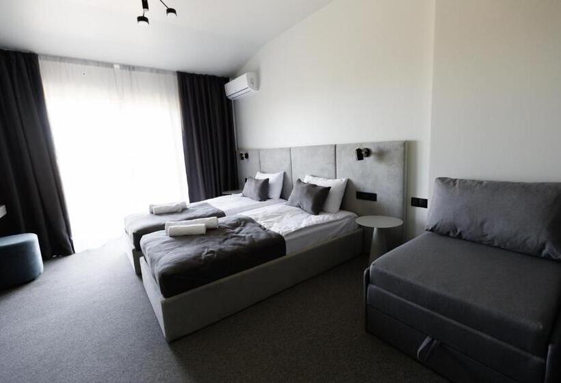 标准三人间, Villa Grey