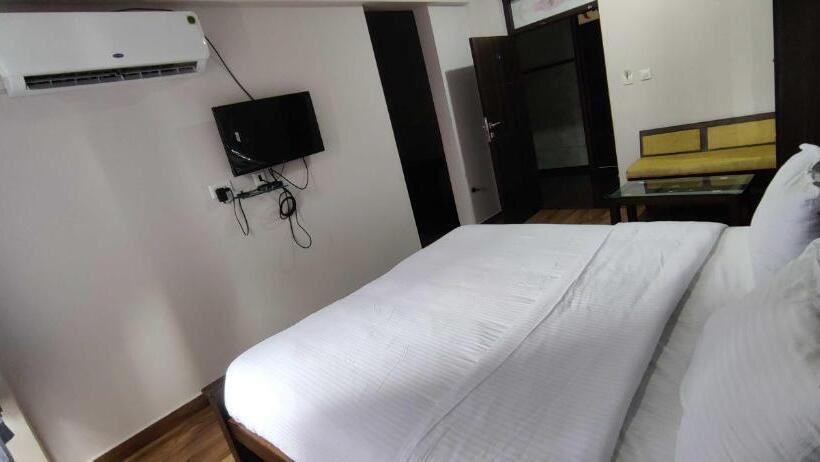 Трехместный Номер Классика, Oyo Flagship Hotel Sai Aliyar