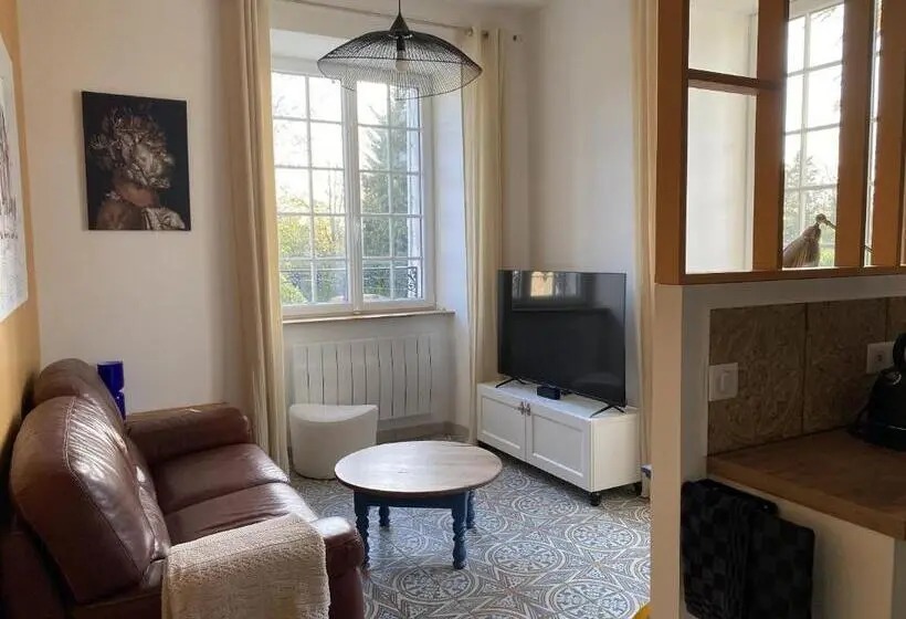 Maja/Mökki, Maison Prieuré