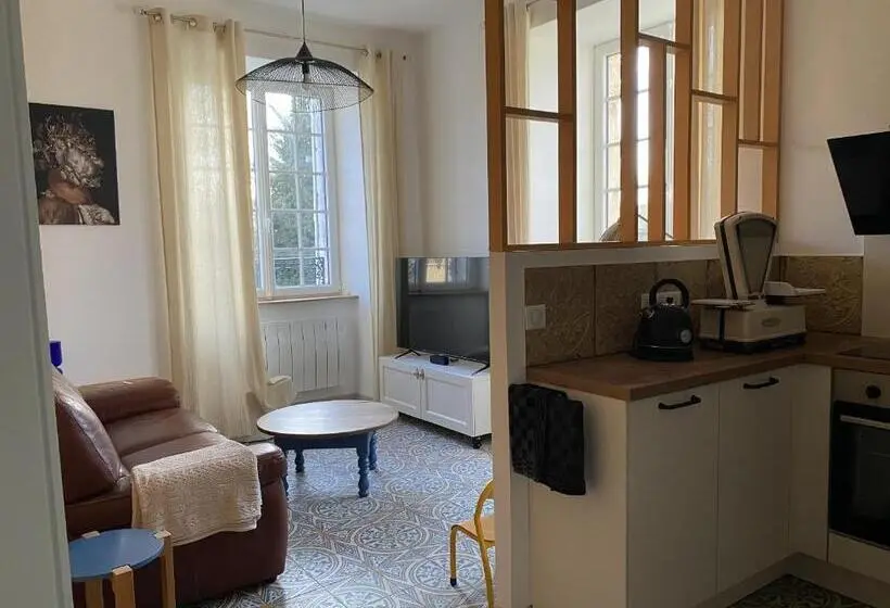 Maja/Mökki, Maison Prieuré