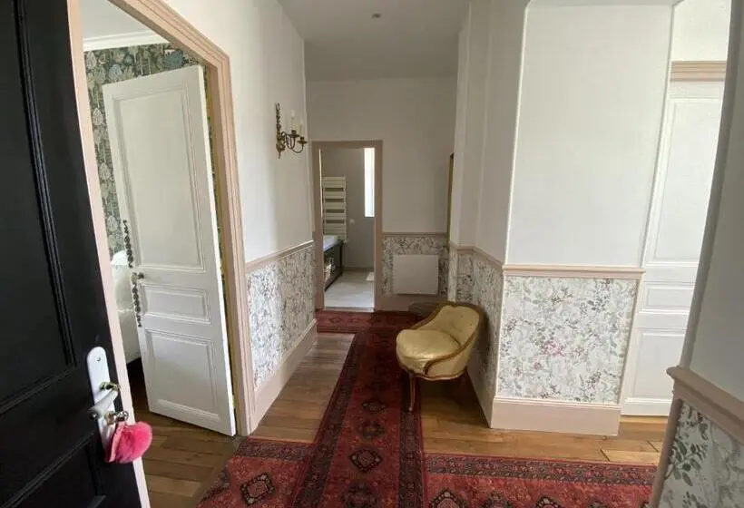 Perhesviitti, Maison Prieuré
