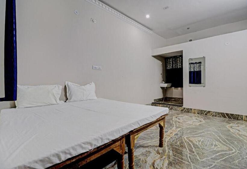 اتاق کلاسیک سه تخته, Spot On Hotel Ayush