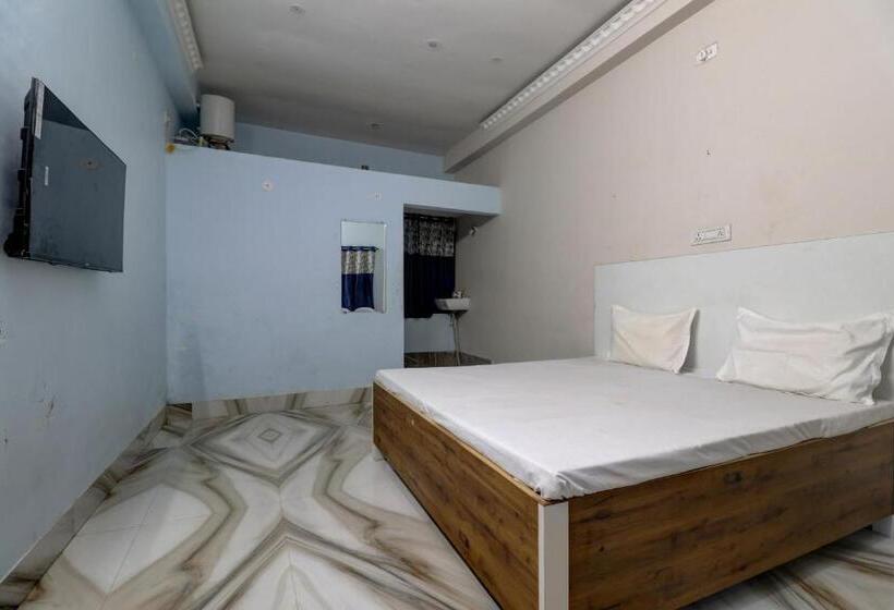 اتاق کلاسیک سه تخته, Spot On Hotel Ayush