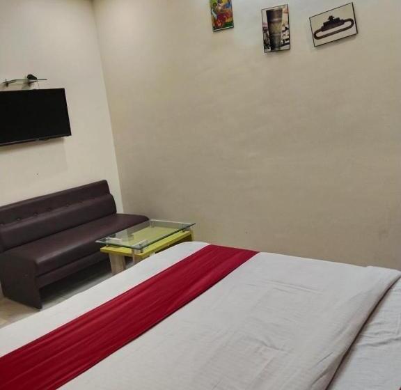 Трехместный Номер Классика, Collection O 80999e Hotel Stay