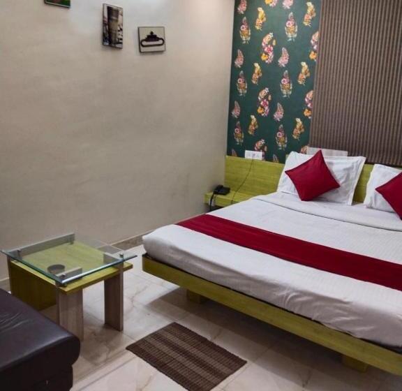 Трехместный Номер Классика, Collection O 80999e Hotel Stay