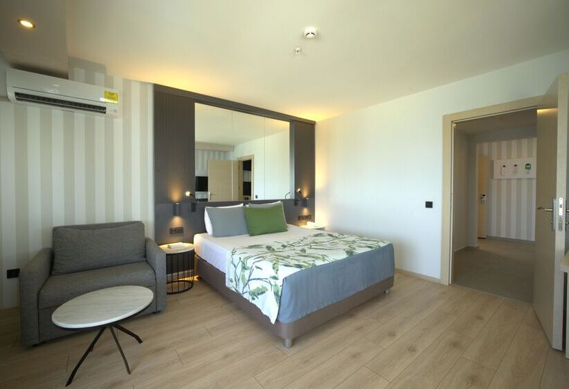 Quarto Familiar, Eos Beach Resort