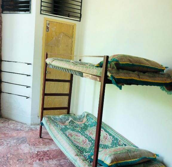 اتاق استاندارد یک نفره, The Hostel Hotel Johar Town Lahore