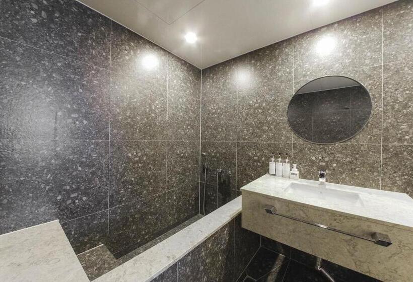 标准三人间, Bonatree