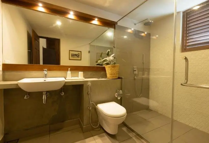 Deluxe room with river view, Edgar Mansion Kandy