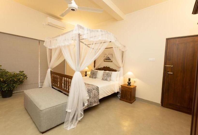 Deluxe room with river view, Edgar Mansion Kandy