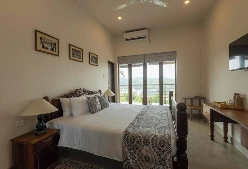 Deluxe room with river view, Edgar Mansion Kandy