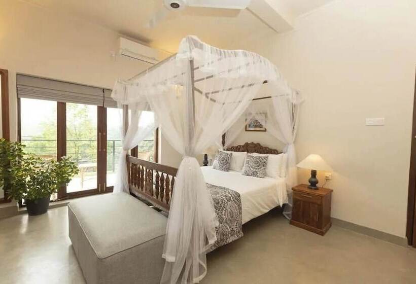 Deluxe room with river view, Edgar Mansion Kandy