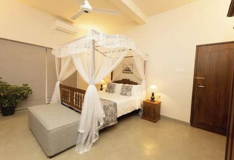 Deluxe room with river view, Edgar Mansion Kandy