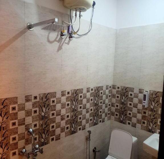اتاق استاندارد, Spot On 80972 Ojasvi In