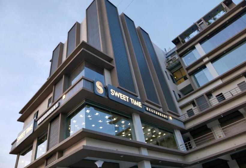 Номер Deluxe, Sweettime Restaurant And Banquet