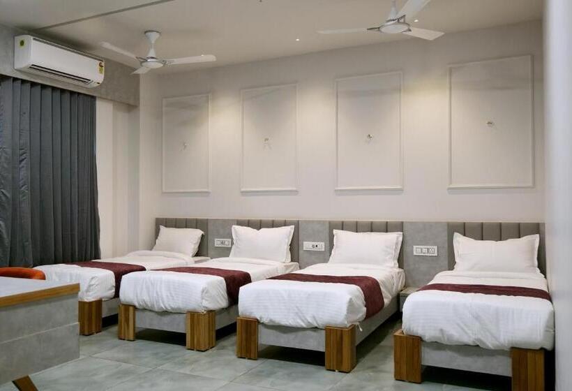 Семейный Номер Superior, Sweettime Restaurant And Banquet