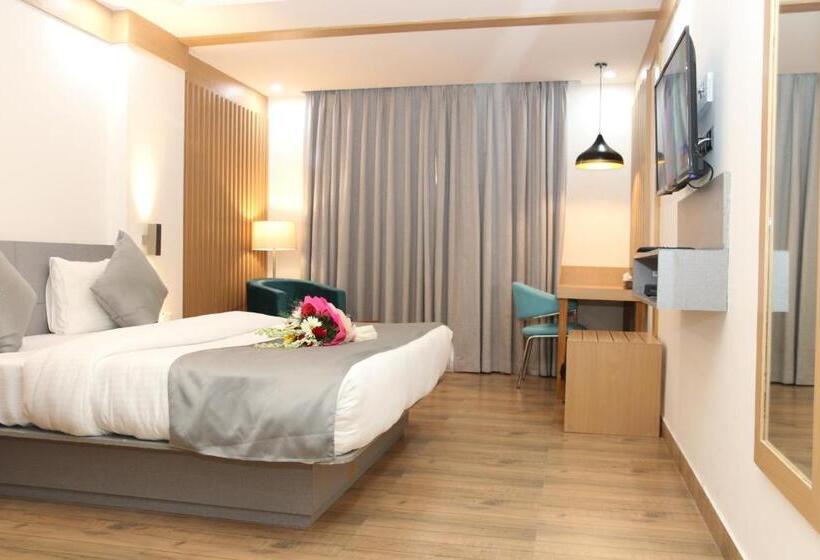 חדר סופריור יחיד, The Habitare