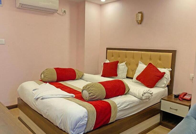 اتاق لوکس, White Rabbit