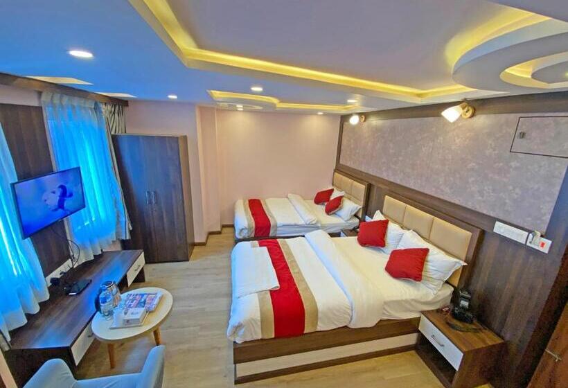 اتاق لوکس چهار تخته, White Rabbit