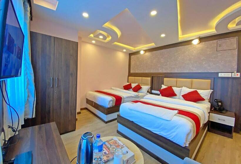 اتاق لوکس چهار تخته, White Rabbit